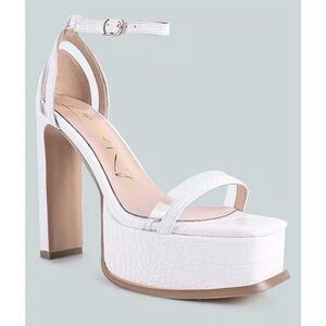 LondonRag, I bought size 5 for me , however it arrived size 6.5. They are comfy